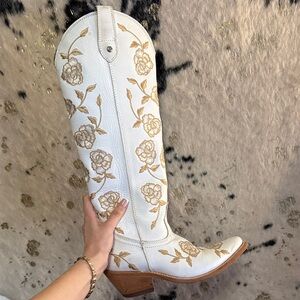 LIBERTY Black 6.5 white tall cowgirl boots